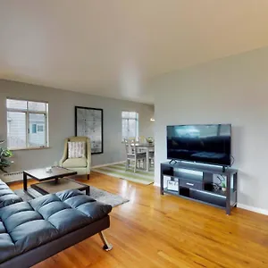  Holiday home 4 Bed + More Quiet Neighborhood